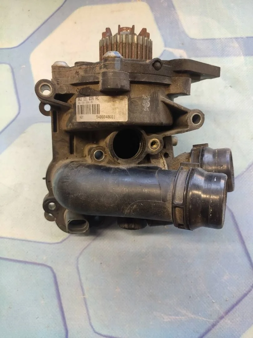 Насос водяной (помпа) Audi A4 2007-2015 B8