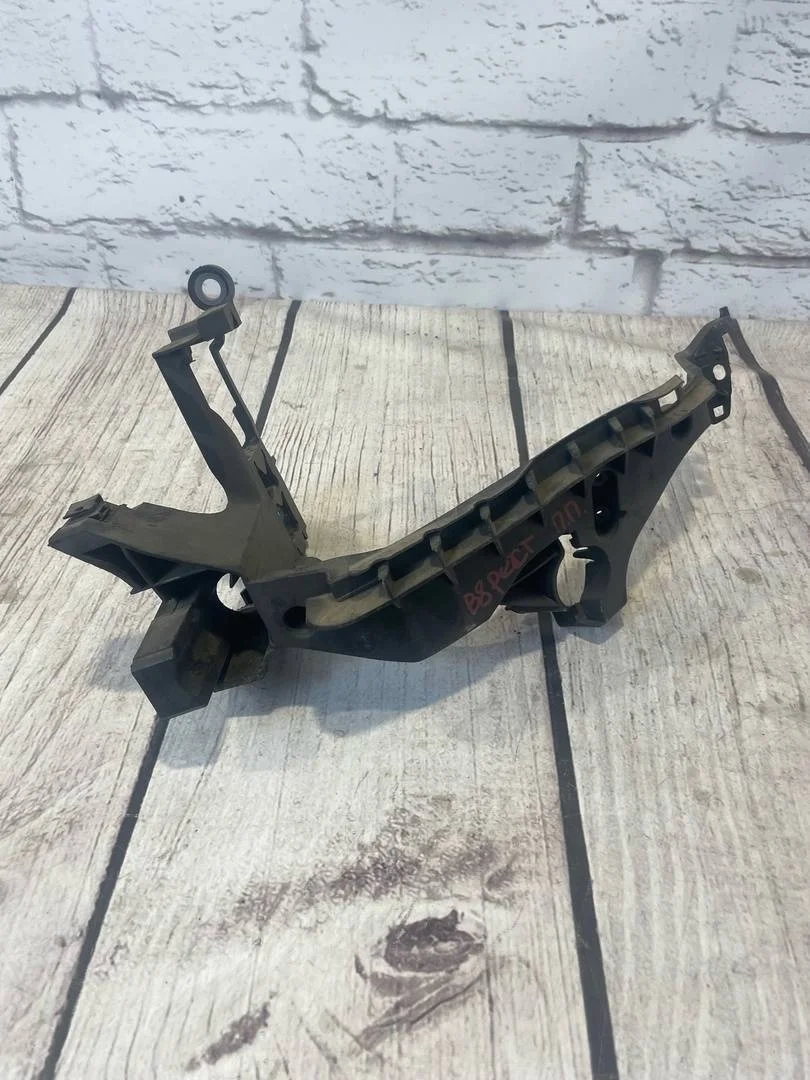 Кронштейн фар левый Audi A4 2007-2015 B8