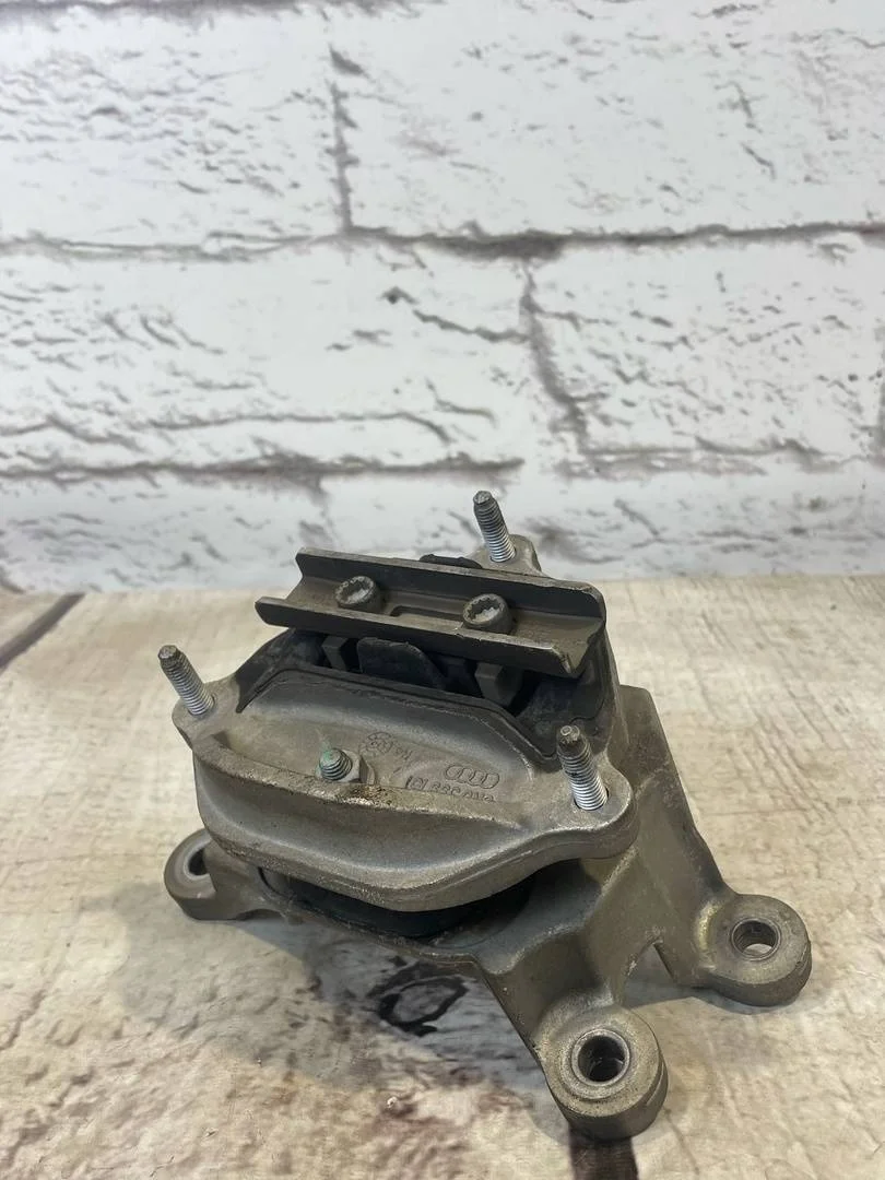 Кронштейн кпп Audi A4 2007-2015 B8