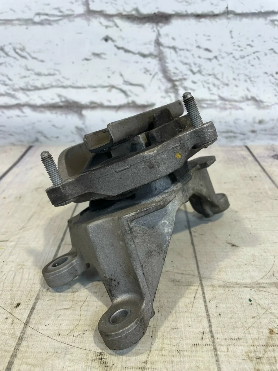 Кронштейн кпп Audi A4 2007-2015 B8