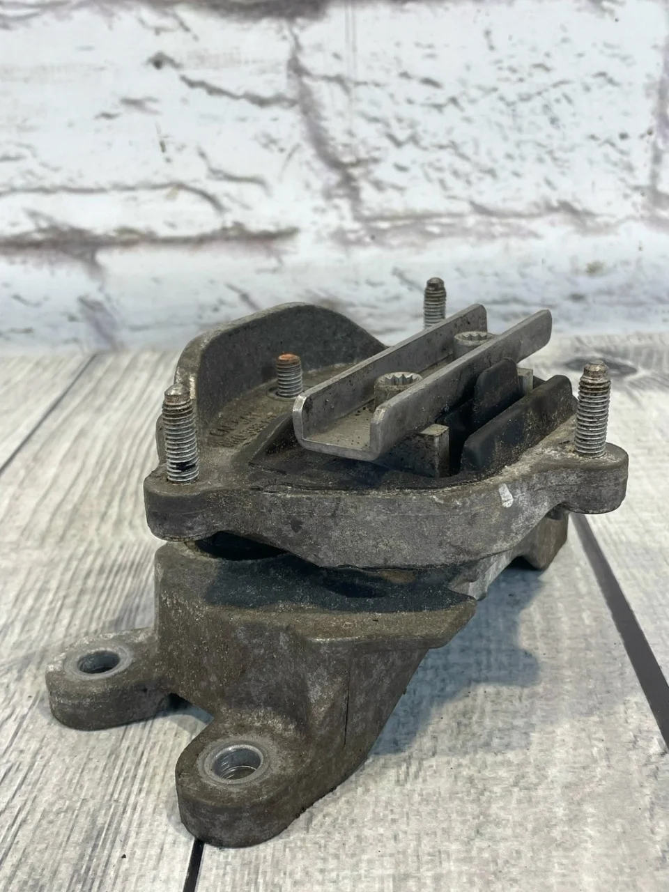 Кронштейн кпп Audi A4 2007-2015 B8