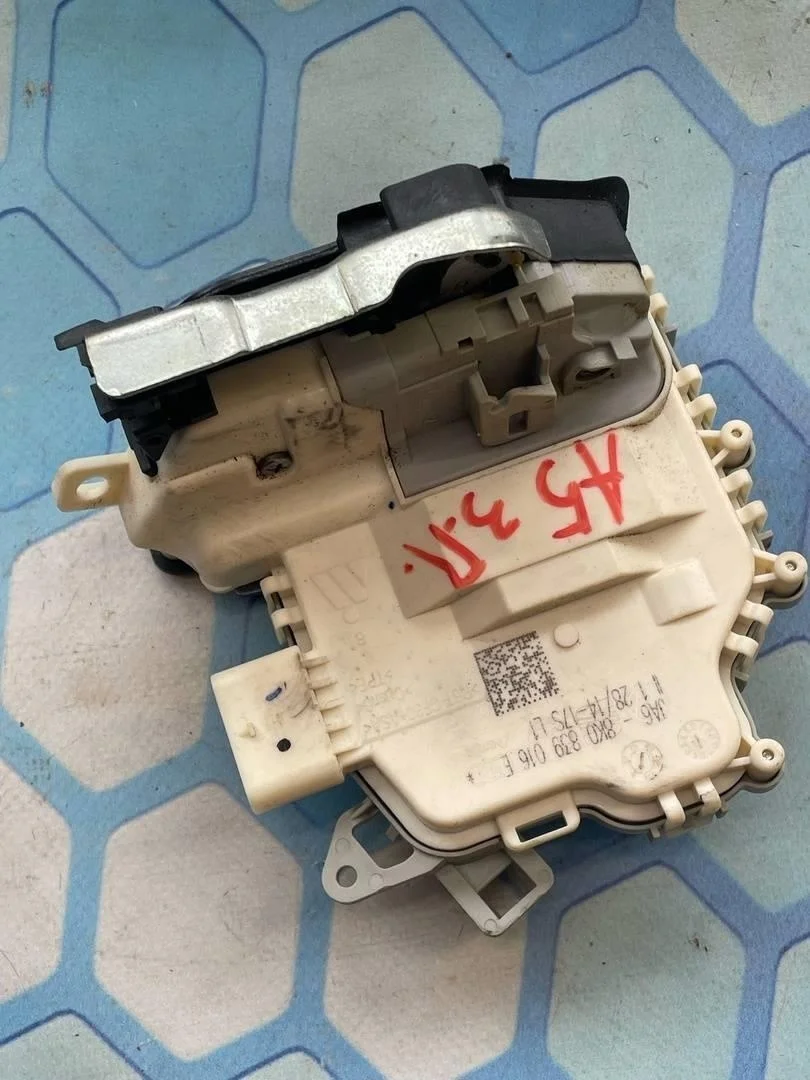 Замок двери задней правой Audi A5 2008-2016 S5