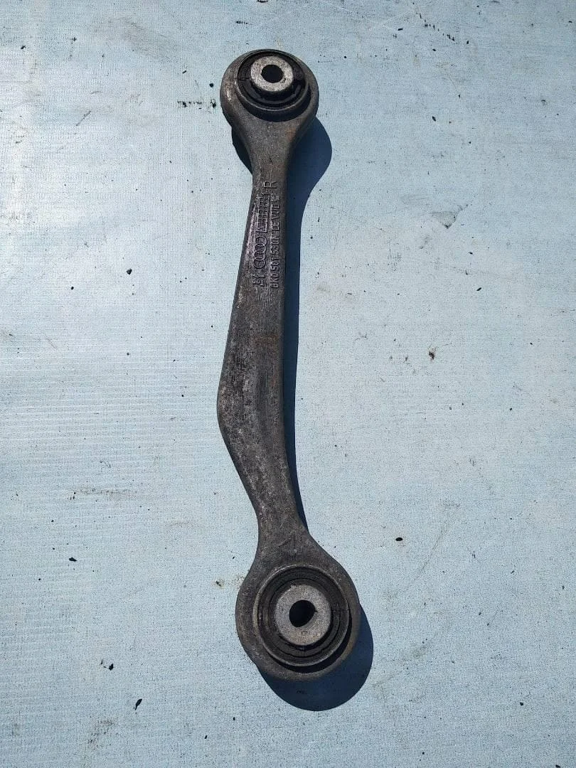 Рычаг правый передний верхний Audi A6 1997-2004 C5