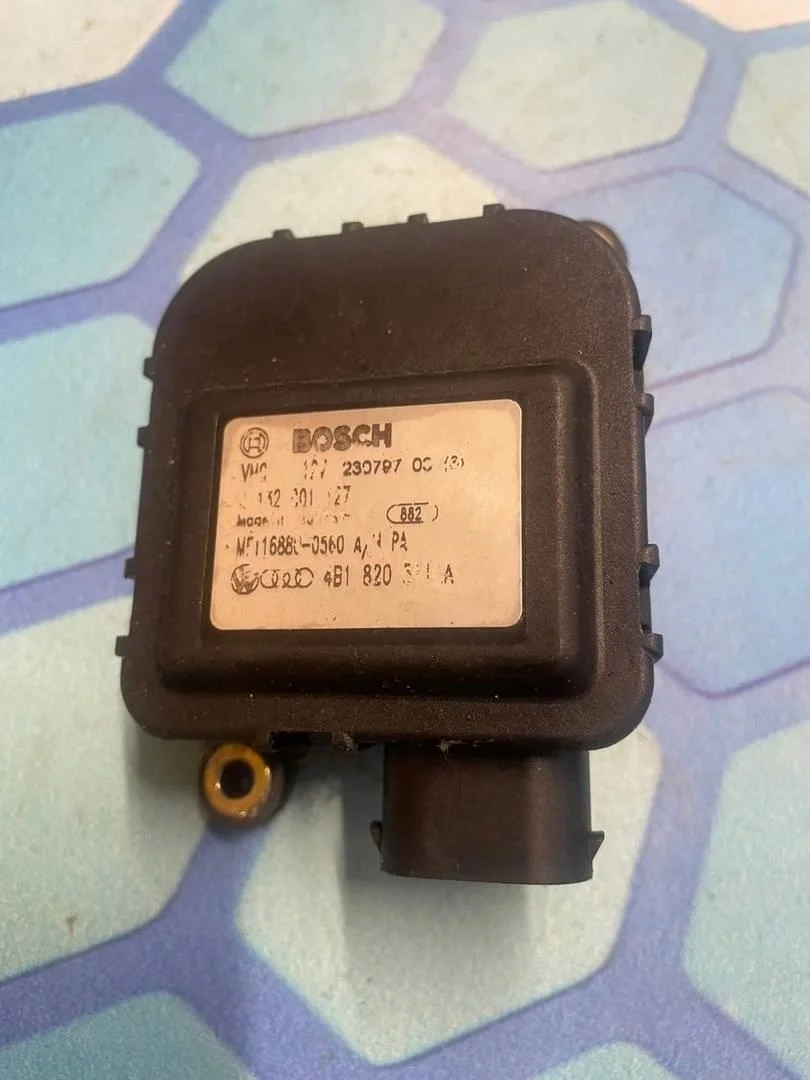 Моторчик заслонки печки (сервопривод) Audi A6 1997-2004 C5