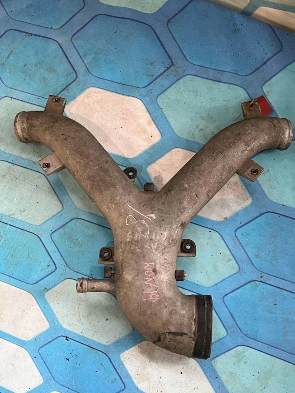 Патрубок воздуховод двс Audi A6 1997-2004 C5