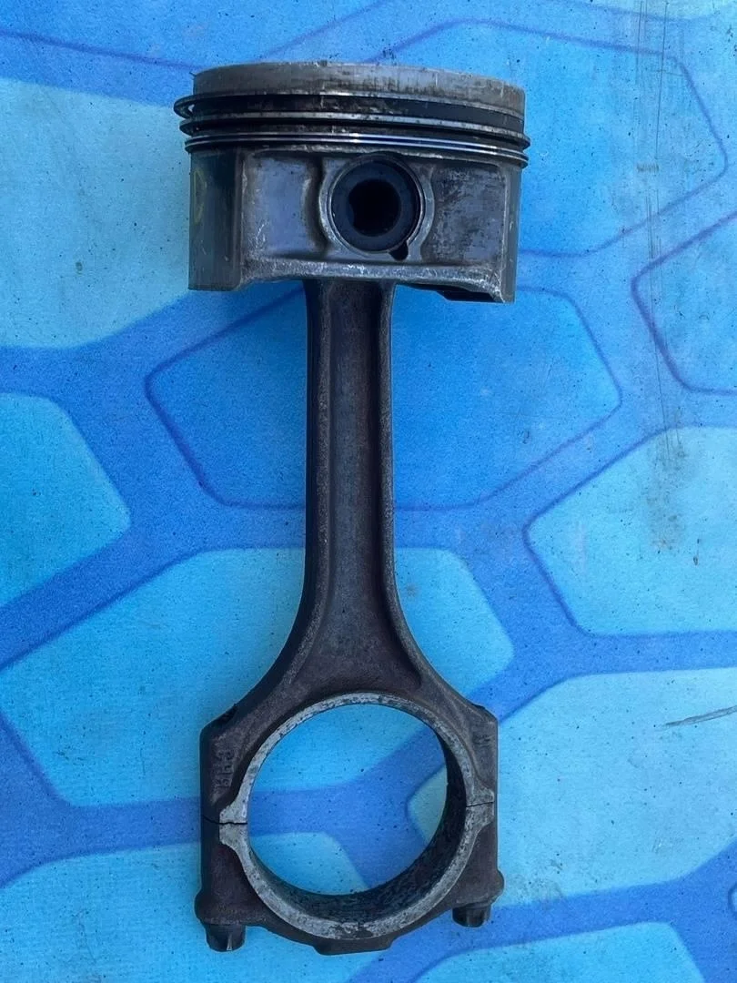 Поршень в сборе шатуном Audi A6 1997-2004 C5