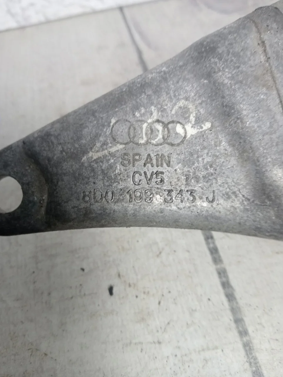 Кронштейн двигателя Audi A6 1997-2004 C5