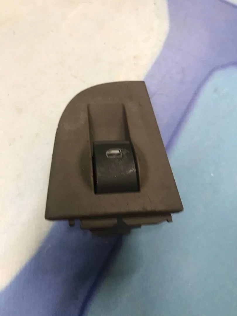 Кнопка стеклоподъемника Audi A6 2000-2005 C5