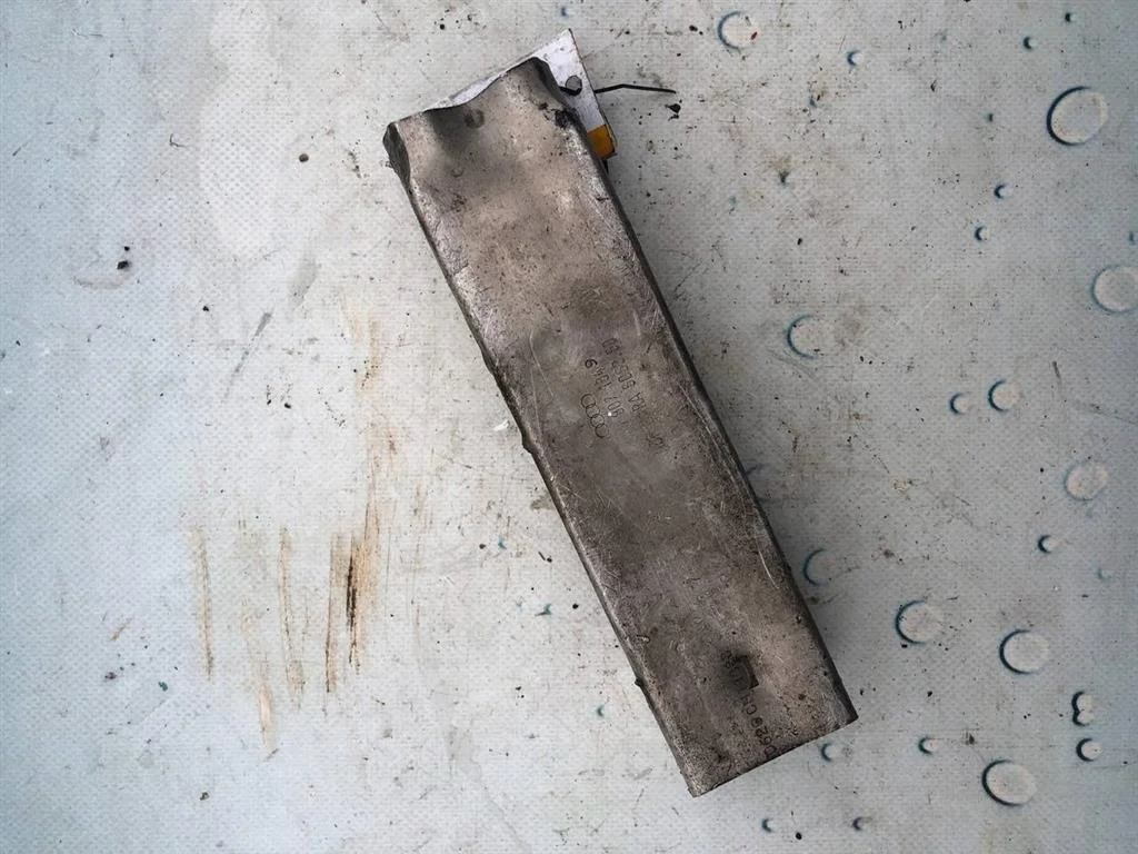 Кронштейн усилителя бампера правый Audi A6 2004-2011 C6