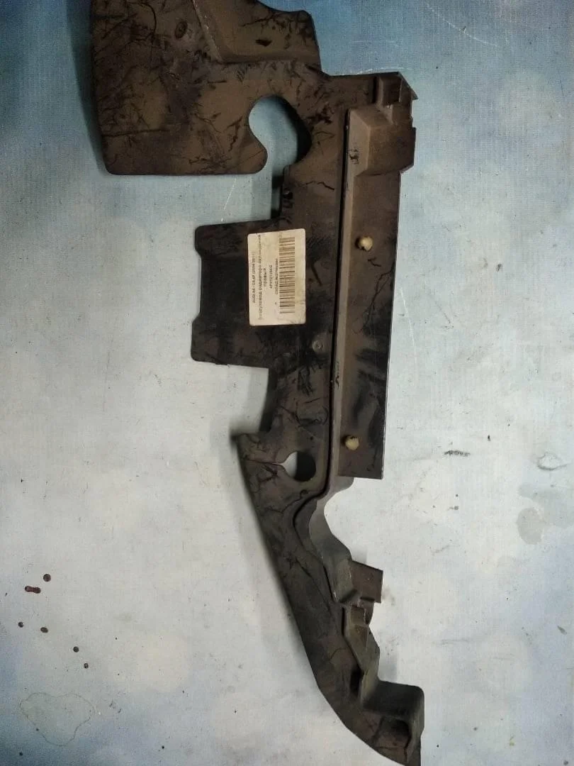 Воздуховод радиатора охлаждения правый Audi A6 2004-2011 C6