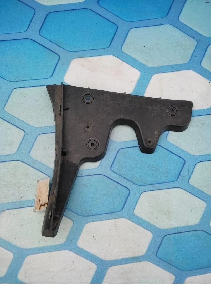 Направляющая бампера задняя правая Audi A6 2004-2011 C6