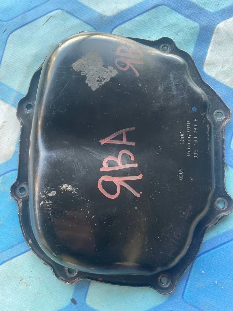 Крышка двигателя передняя Audi A6 2004-2011 C6