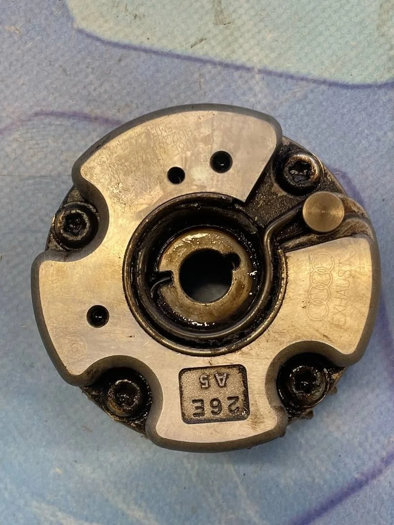 Регулятор фаз газораспределения Audi A6 2004-2011 C6