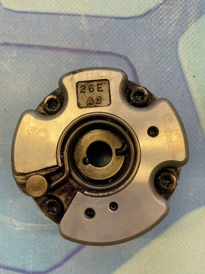 Регулятор фаз газораспределения Audi A6 2004-2011 C6