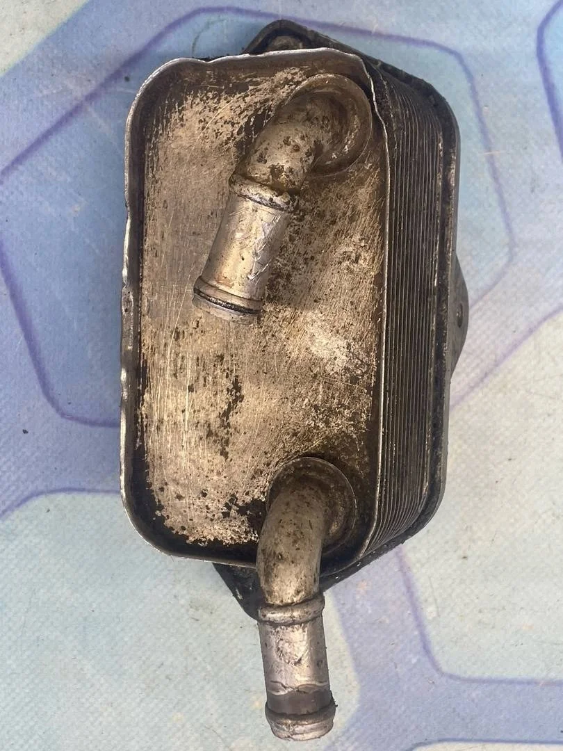 Радиатор масляный Audi A6 2004-2011 C6