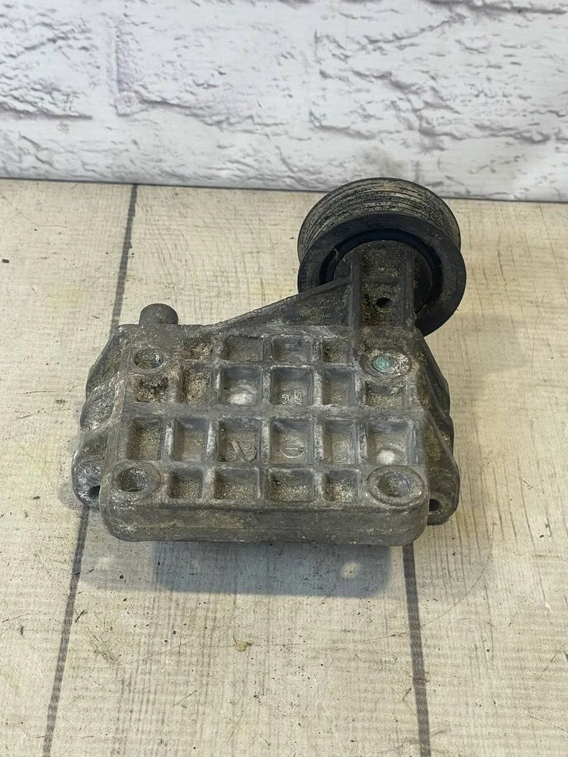 Кронштейн генератора Audi A6 2004-2011 C6