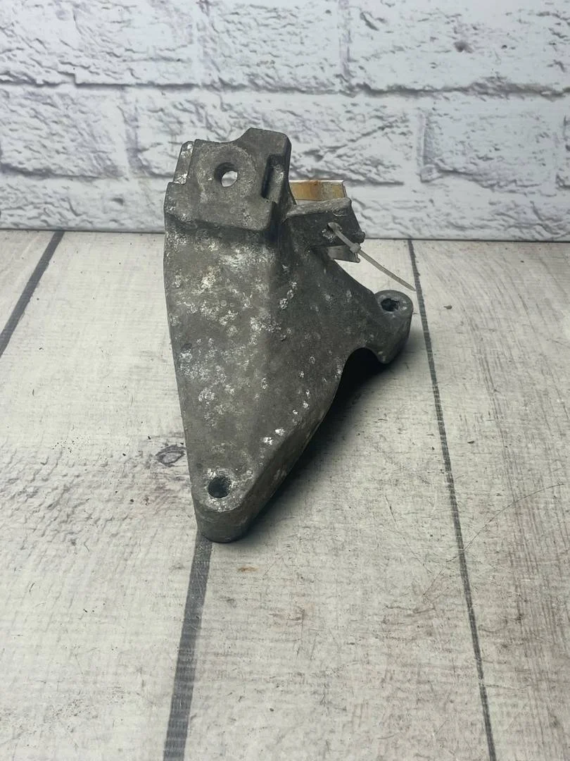 Кронштейн двигателя Audi A6 2004-2011 C6