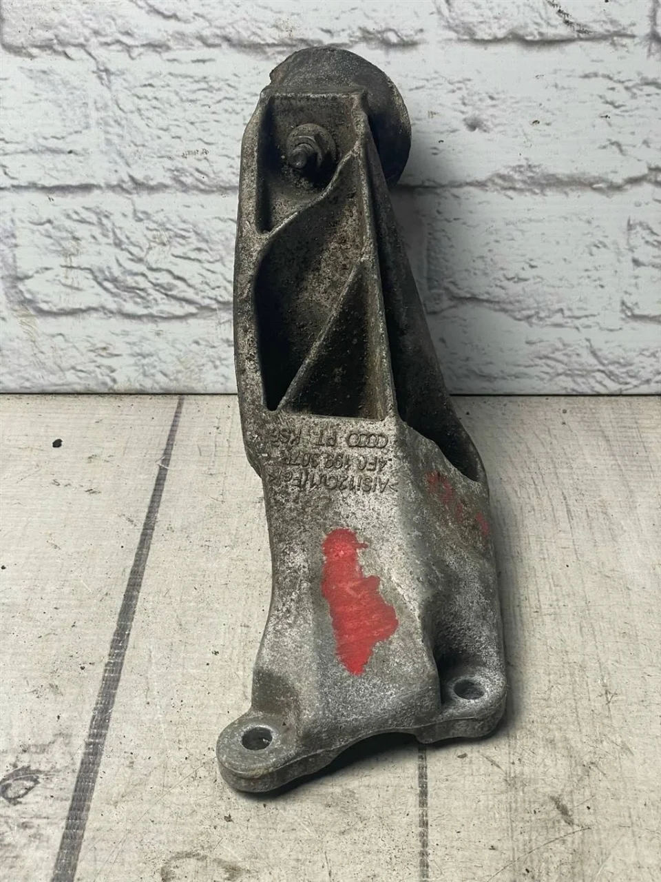 Кронштейн двигателя Audi A6 2004-2011 C6