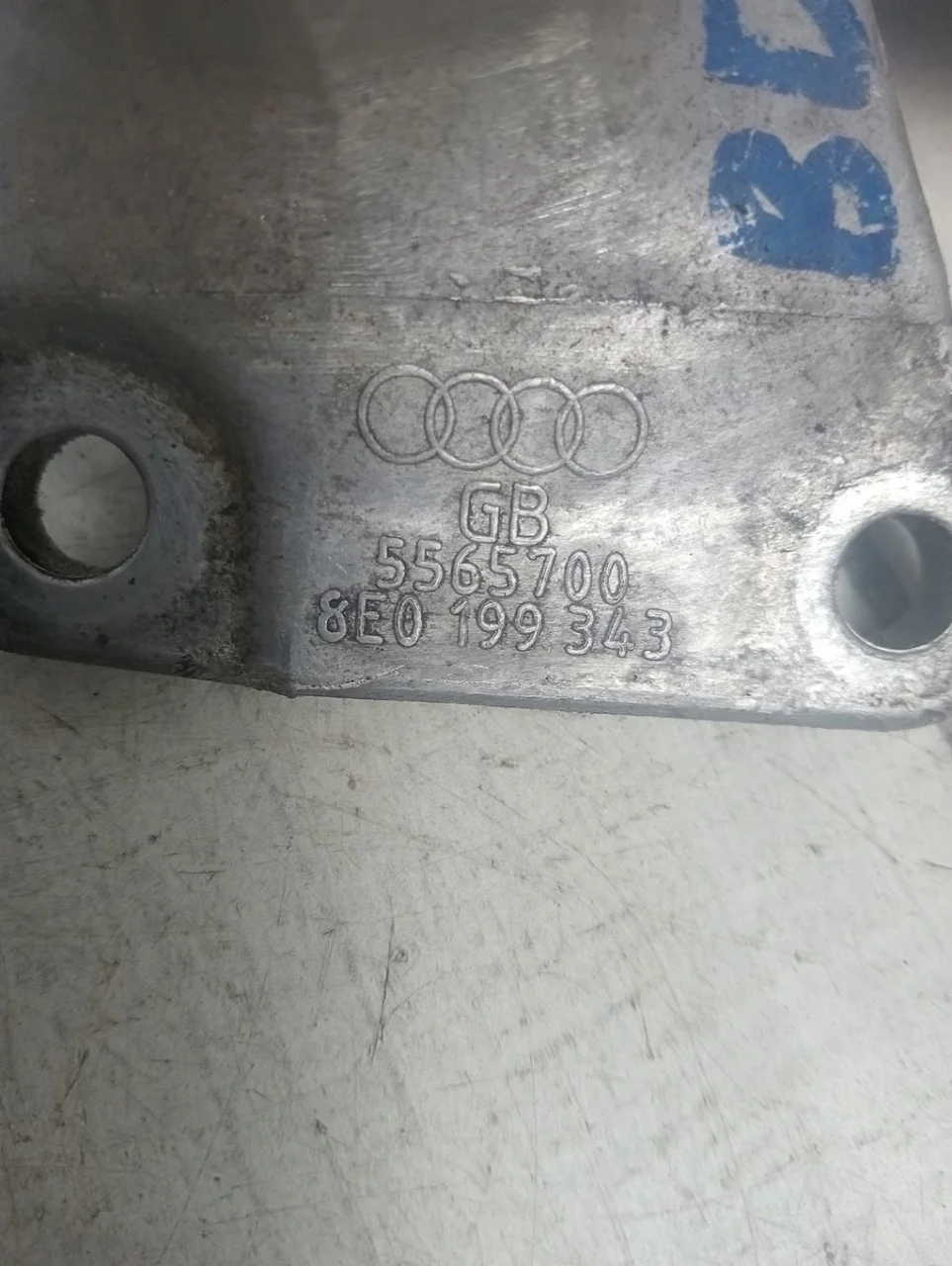 Кронштейн двигателя Audi A6 2004-2011 C6