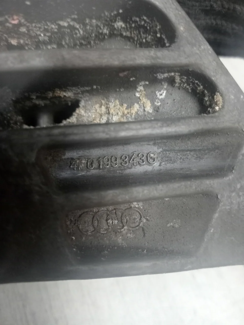 Кронштейн двигателя Audi A6 2004-2011 C6