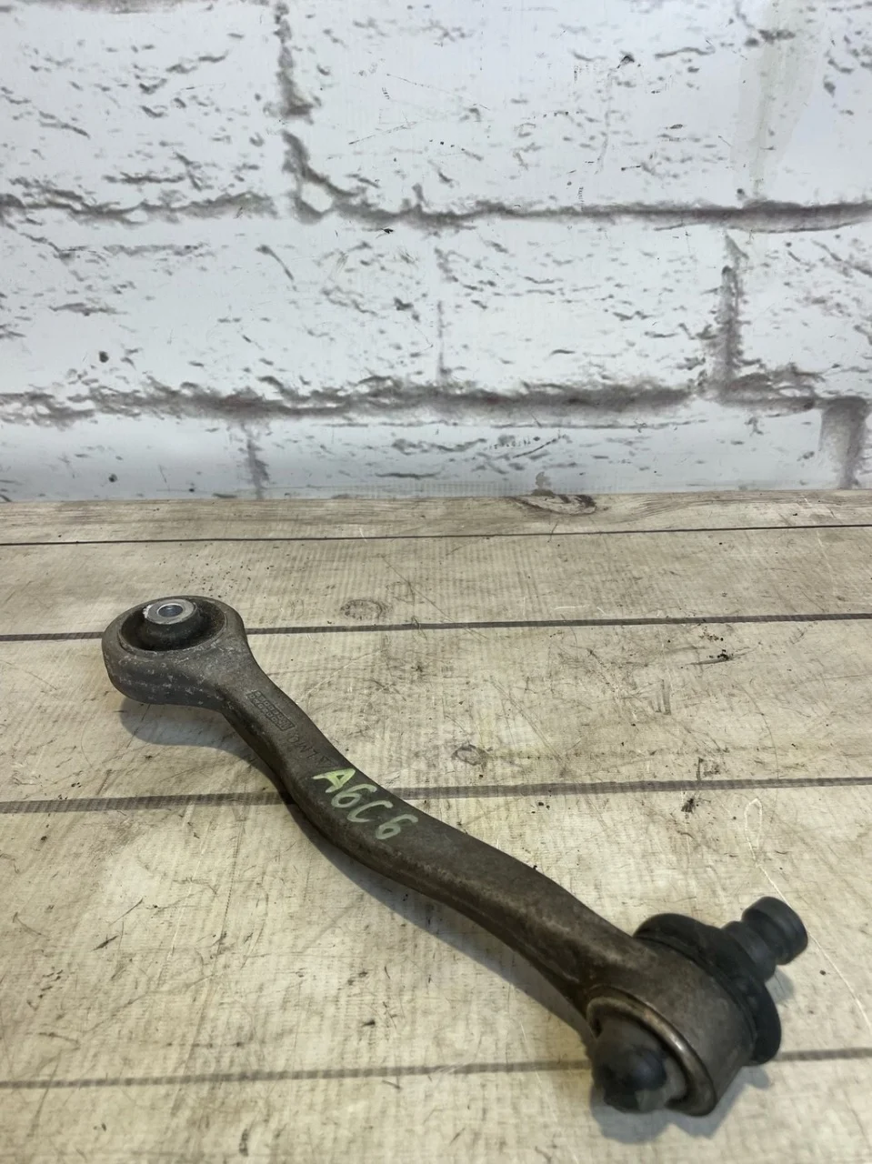 Рычаг правый передний верхний Audi A6 2004-2011 C6