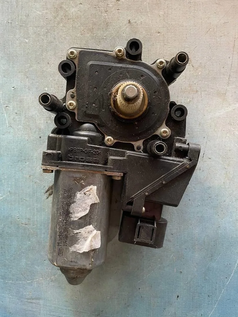 Моторчик стеклоподъемника передний левый Audi A8 1994-1998 D2