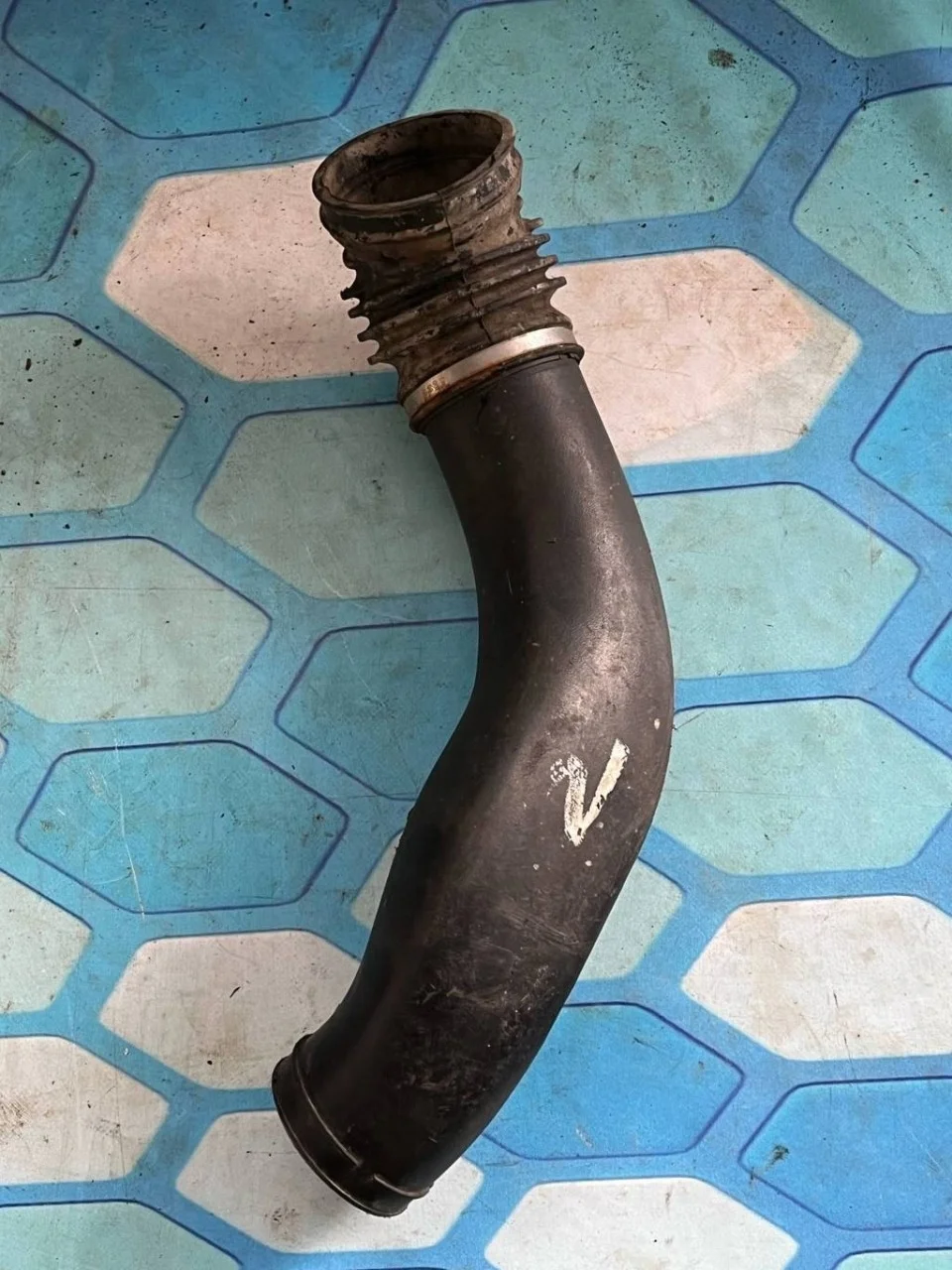 Патрубок воздушного фильтра Audi A8 1998-2003 D3