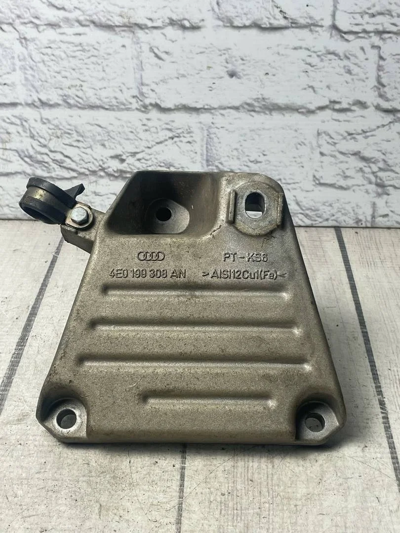 Кронштейн двигателя Audi A8 1998-2003 D3