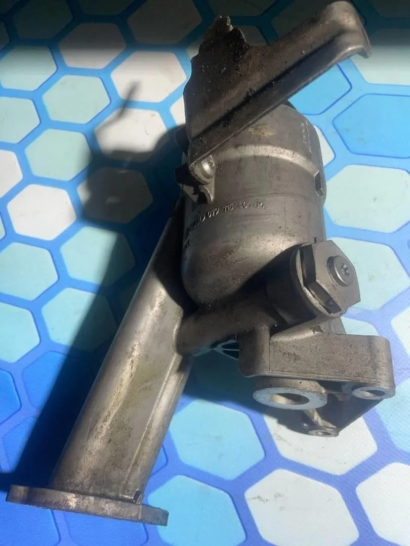 Корпус масляного фильтра Audi A8 2003-2010 D4