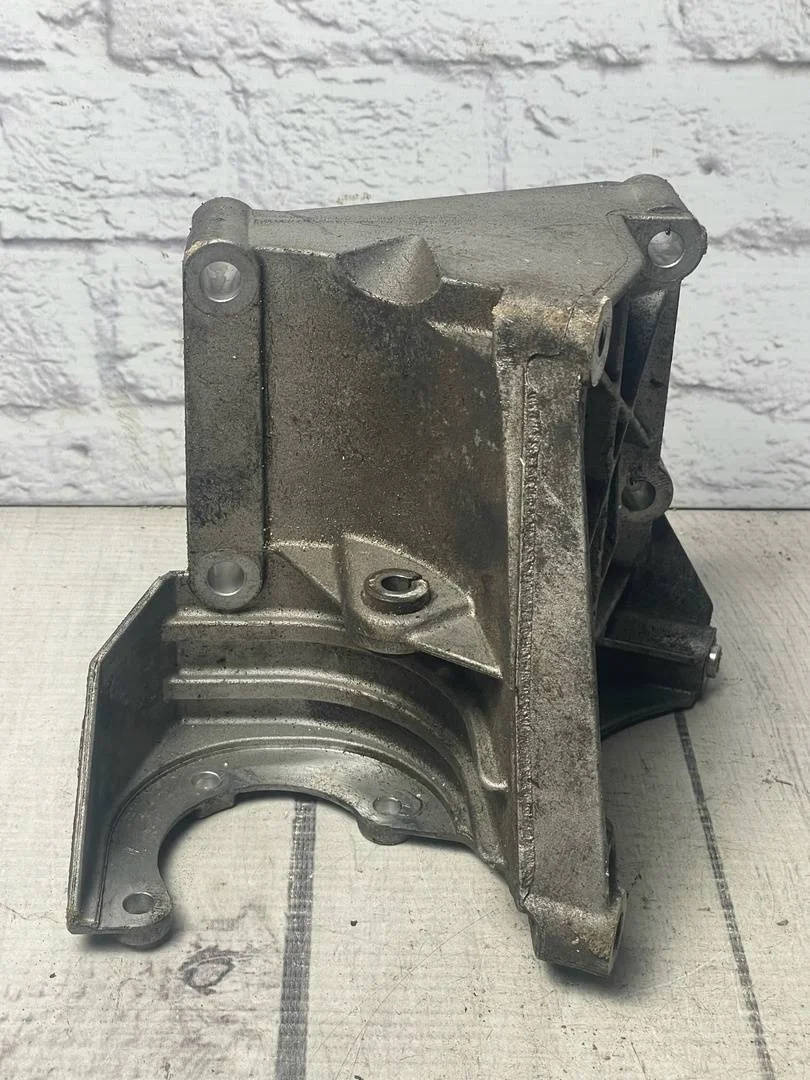 Кронштейн компрессора кондиционера Audi A8 2003-2010 D4