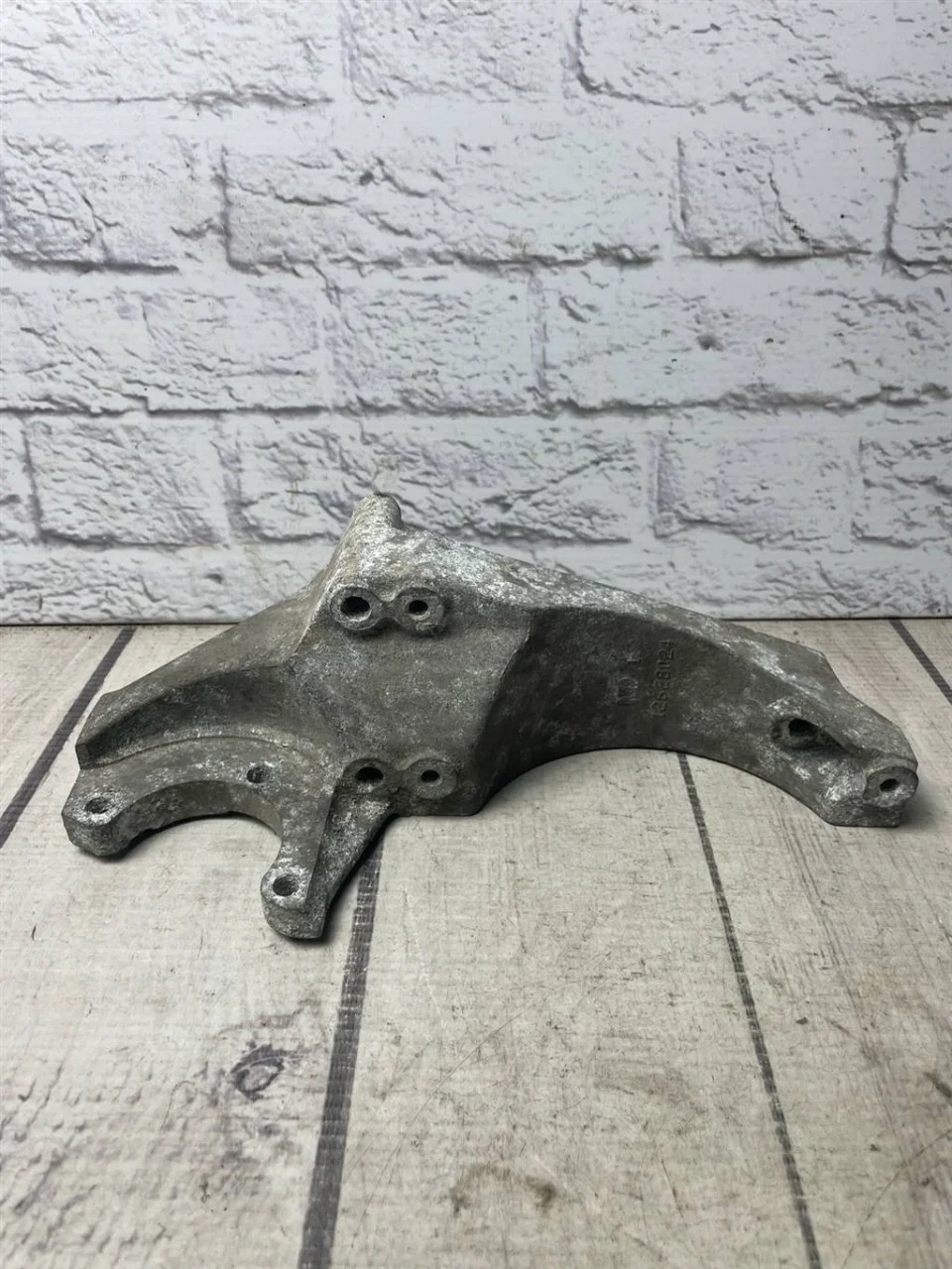 Кронштейн генератора Opel Antara 2009-2015