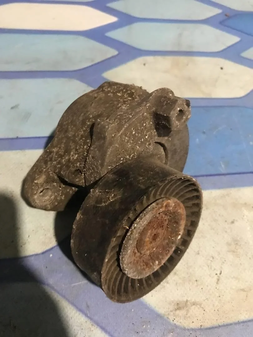 Натяжитель ремня Mercedes 2000-2006 W203