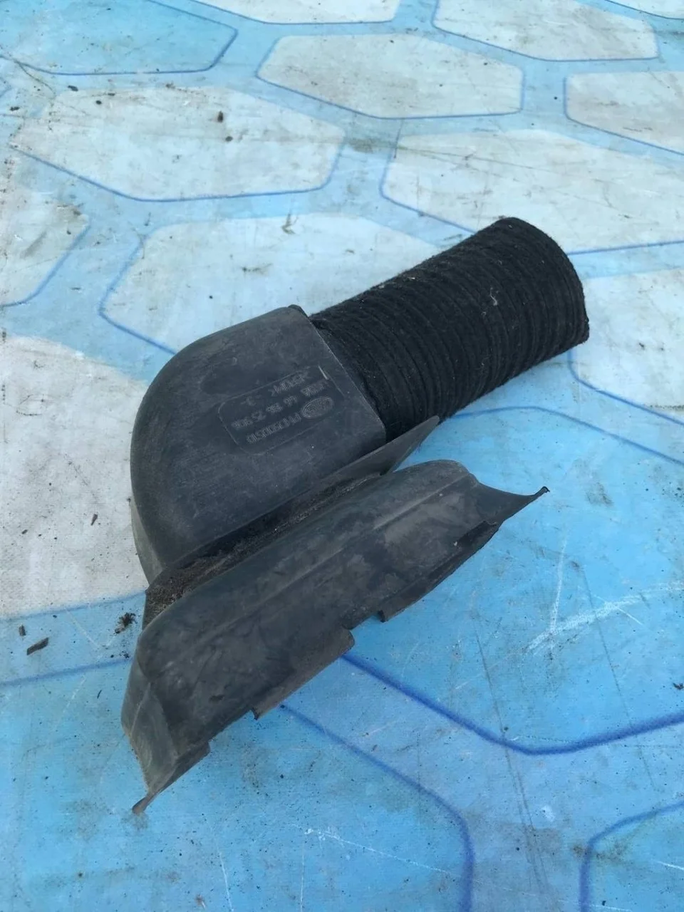 Патрубок воздуховод двс Land Rover Discovery 3 2004-2009