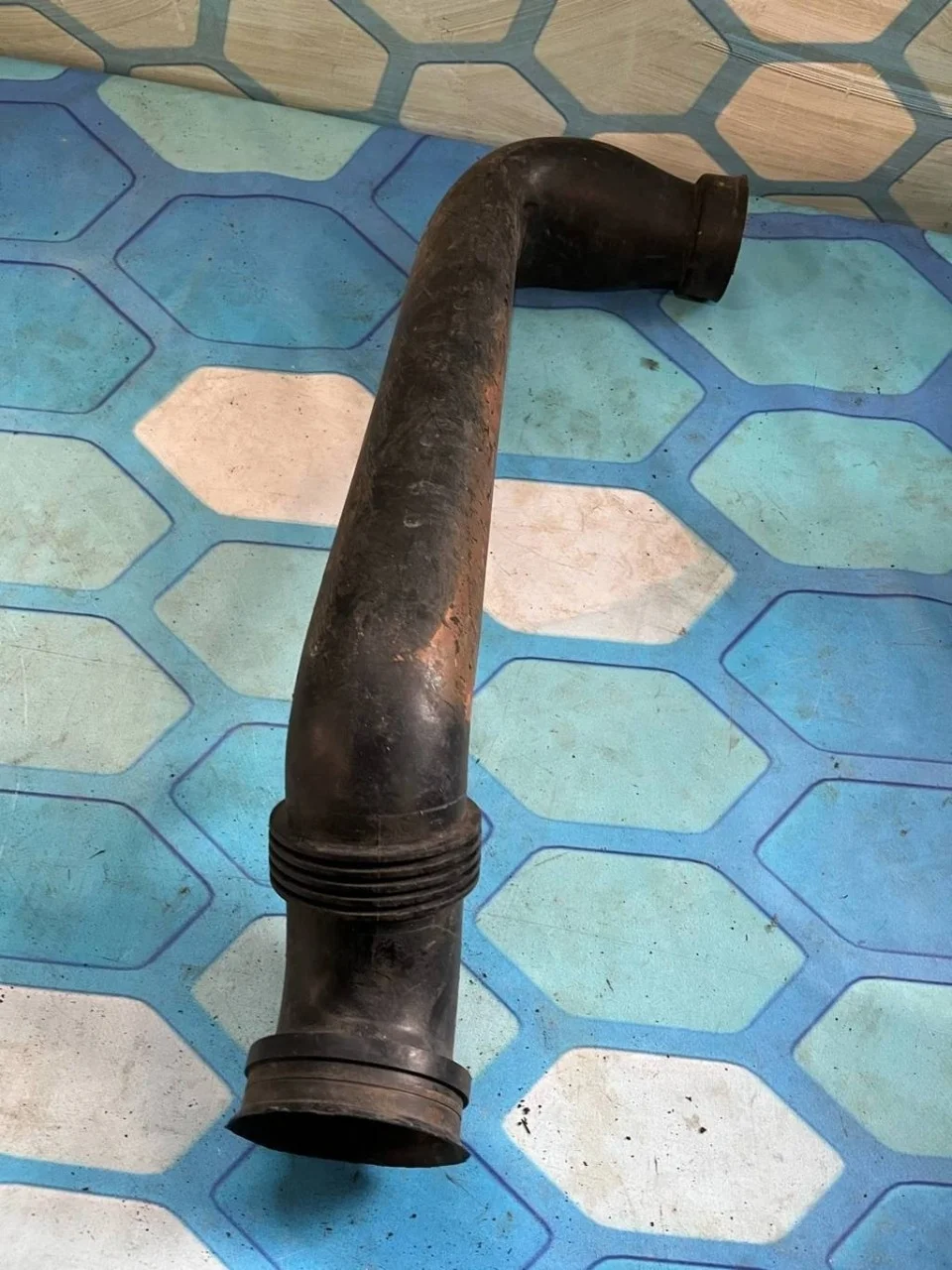 Патрубок воздушного фильтра Land Rover Discovery 3 2004-2009