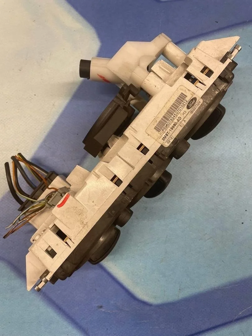 Блок управления климат контролем Ford Focus 2 2005-2008