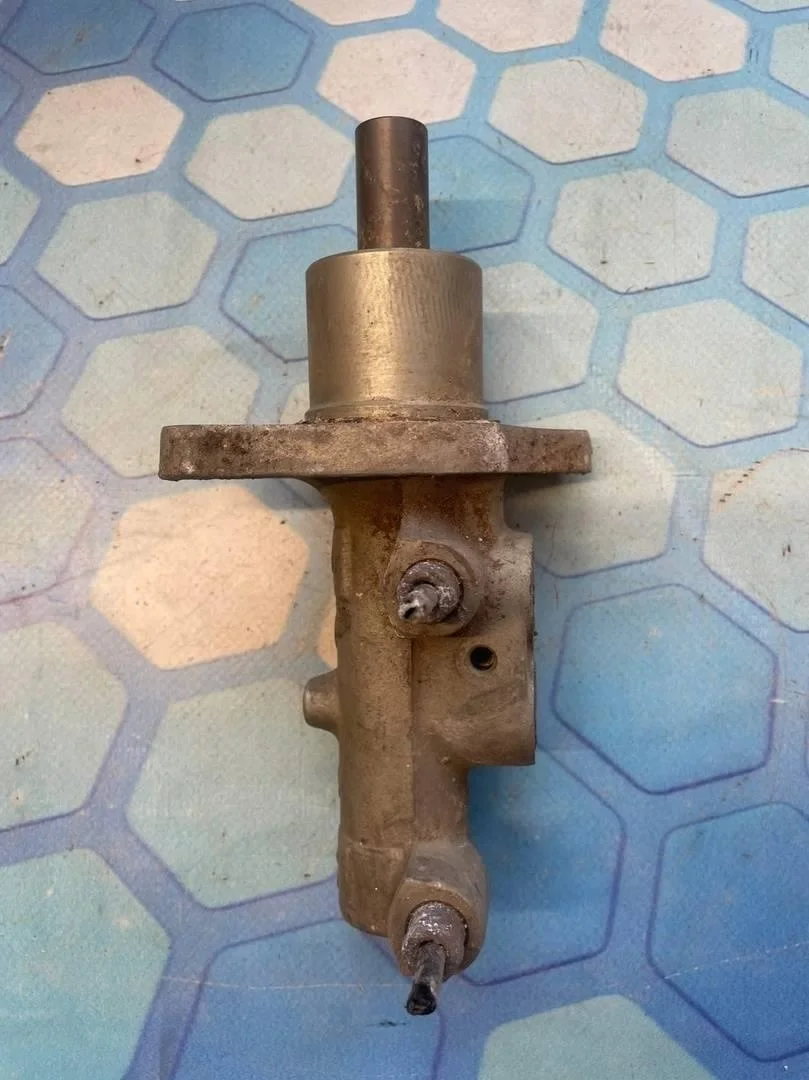 Главный тормозной цилиндр Ford Focus 2 2005-2008