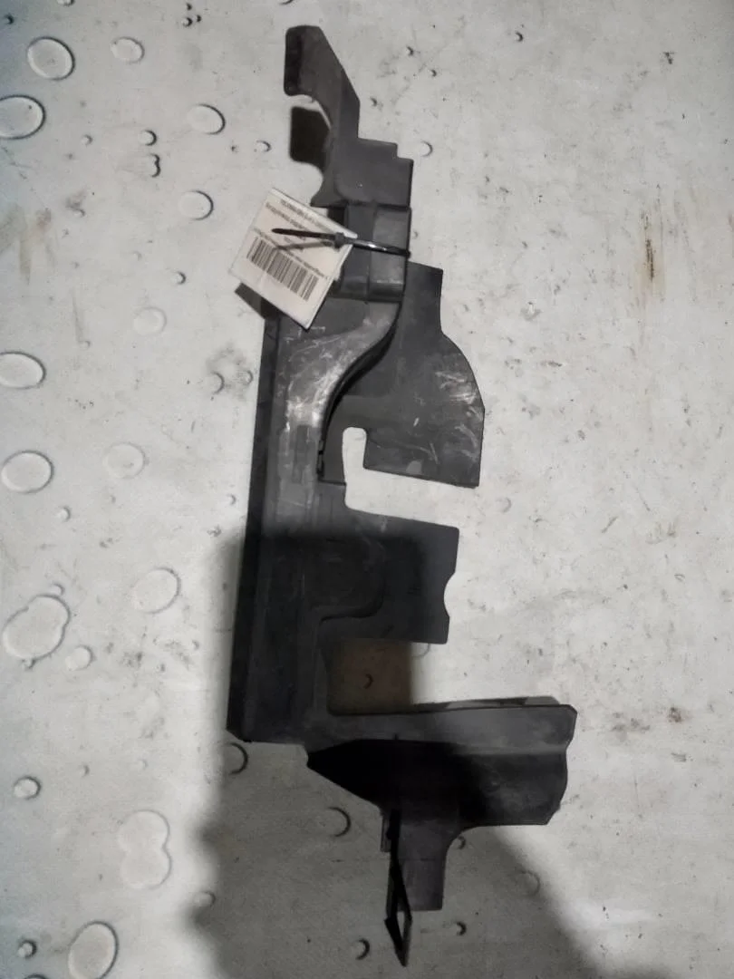 Воздуховод радиатора охлаждения правый VW Golf 2003-2009