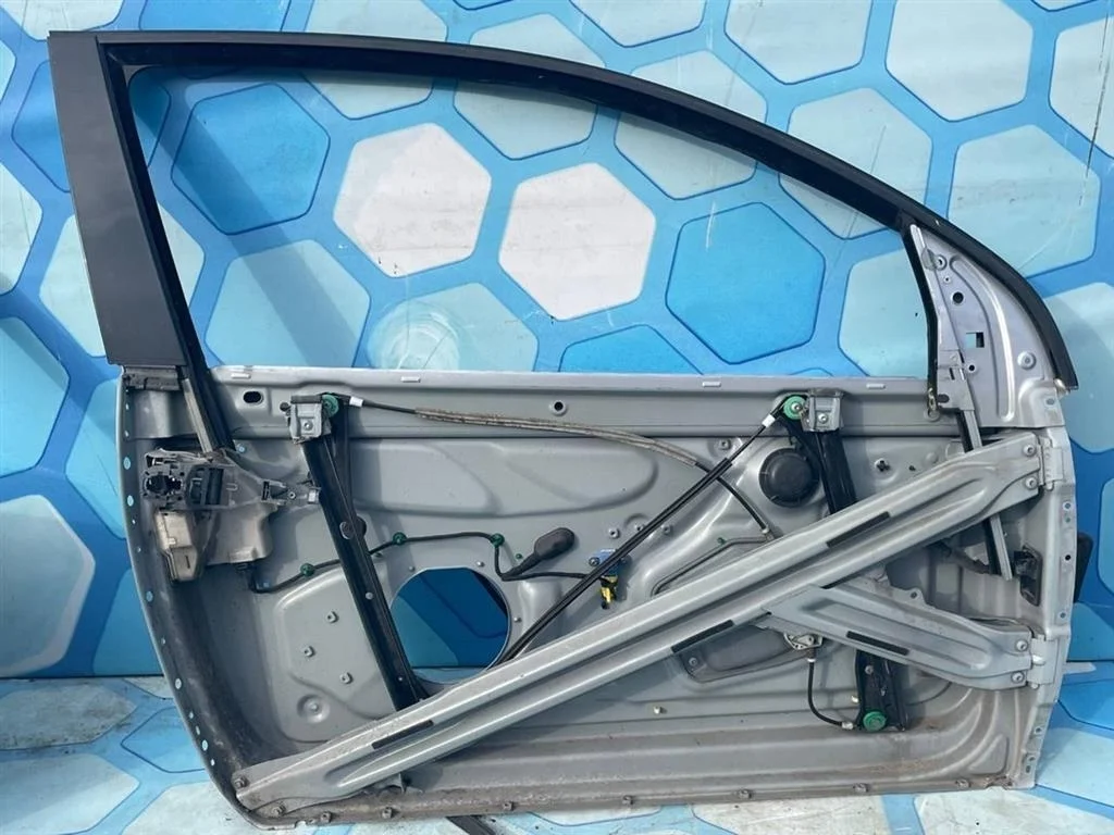 Дверь передняя правая VW Golf 2003-2009