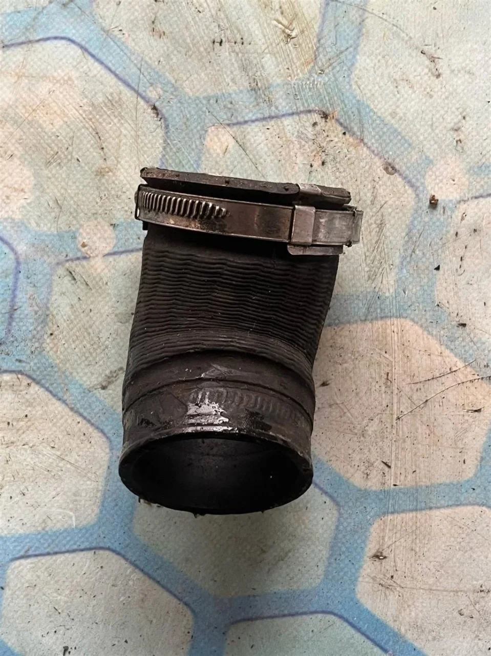 Патрубок интеркулера VW Golf 2003-2009