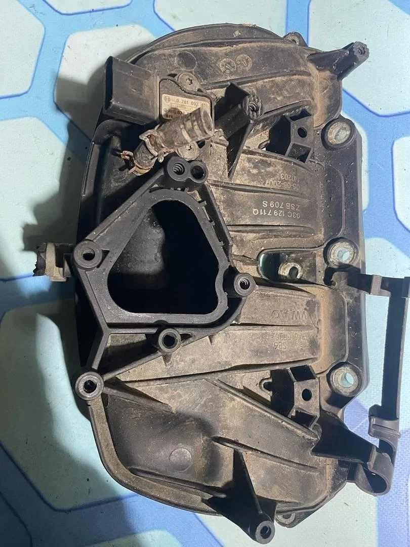 Коллектор впускной VW Golf 2003-2009