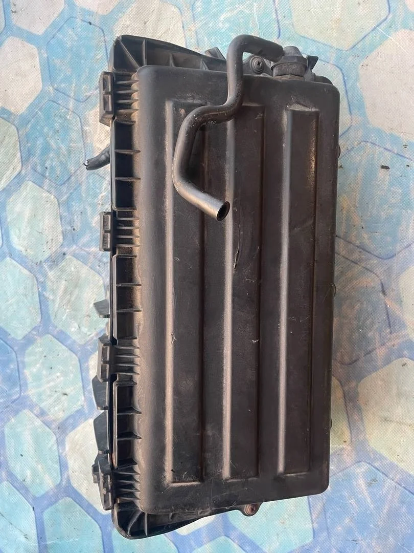 Корпус воздушного фильтра VW Golf 2003-2009