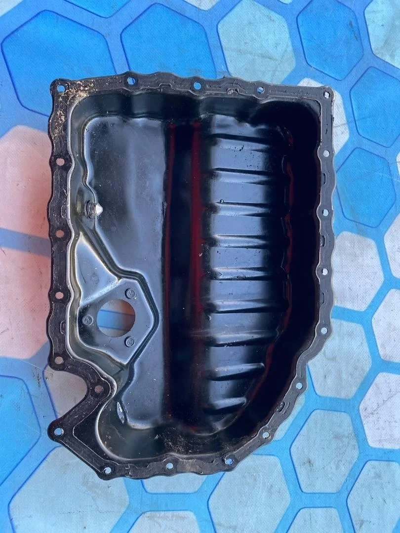 Поддон масляный двигателя VW Golf 5 Plus 2005-2014