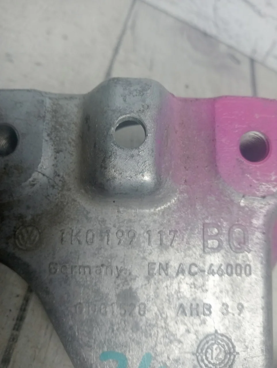 Кронштейн кпп VW Golf 5 Plus 2005-2014