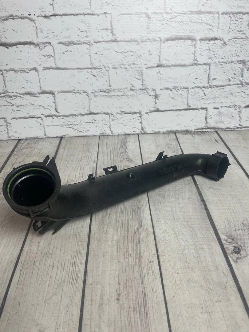 Патрубок интеркулера VW Golf 7 2012-2017