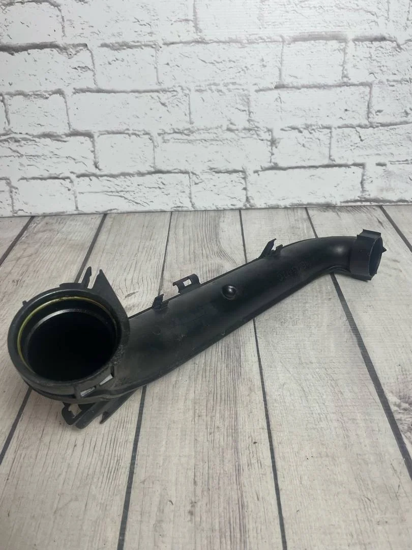 Патрубок интеркулера VW Golf 7 2012-2017