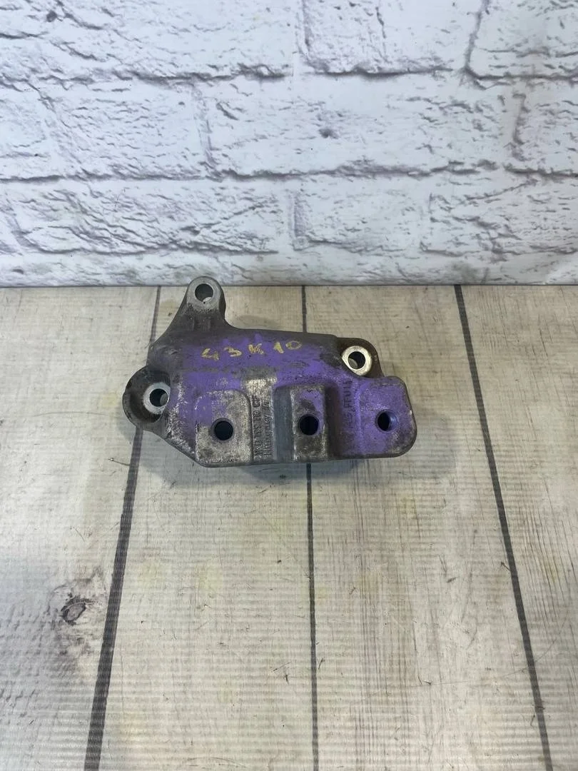 Кронштейн двигателя VW Golf 7 2012-2017