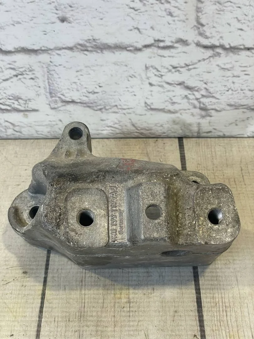 Кронштейн кпп левый VW Golf 7 2012-2017