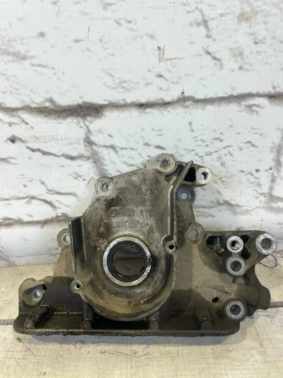 Крышка двигателя передняя VW Golf 7 2012-2017