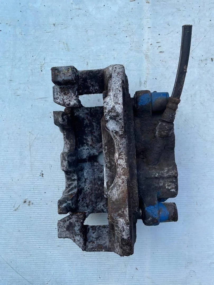 Суппорт передний правый Mercedes ML 2005-2011 W164