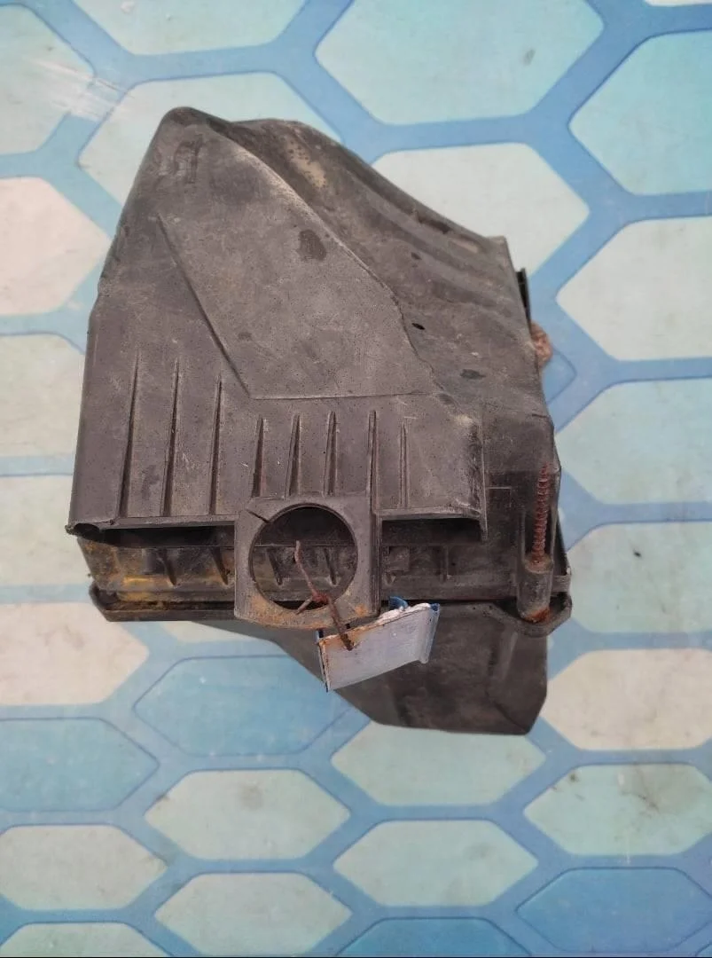 Корпус воздушного фильтра VW Passat 1996-2000 B5